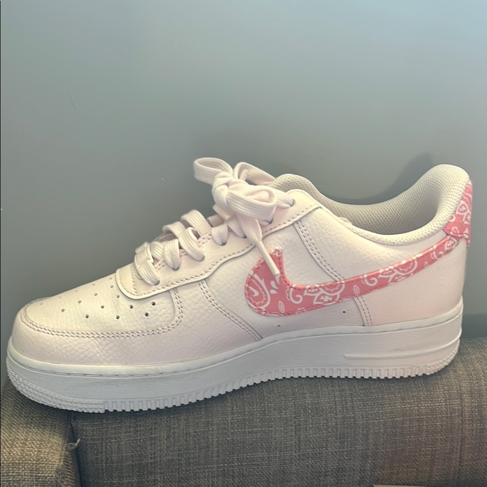 Nike Women's Pink Sneakers
